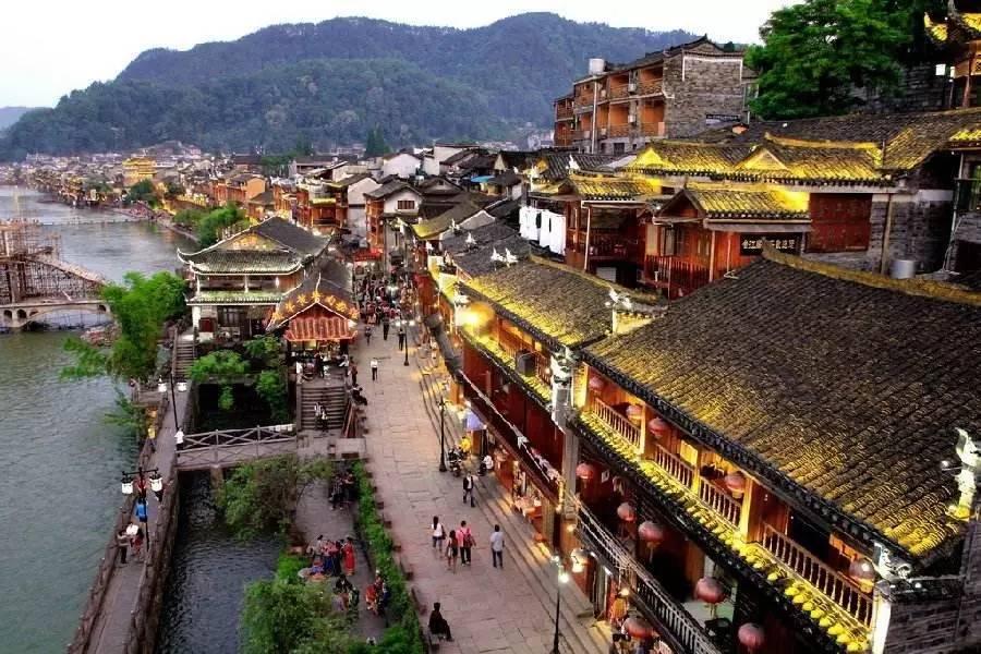【贵金属】降息预期受损,贵金属承压下跌